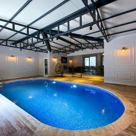 Villa Sapanca 'da Isitmali Kapali Yuezme Havuzlu Korunakli 3+1 Ultra Konforlu *