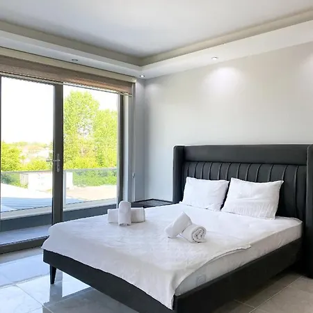 Villa Sapanca 'da Isitmali Kapali Yuezme Havuzlu Korunakli 3+1 Ultra Konforlu *