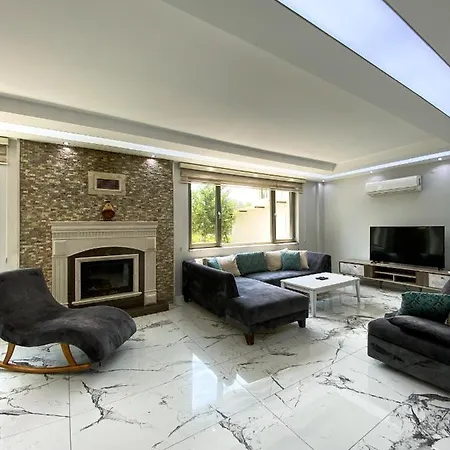 Villa Sapanca 'da Isitmali Kapali Yuezme Havuzlu Korunakli 3+1 Ultra Konforlu Sakarya (Marmara)