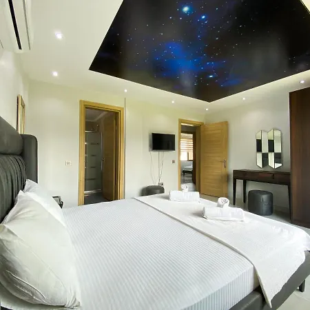 Sapanca 'da Isitmali Kapali Yuezme Havuzlu Korunakli 3+1 Ultra Konforlu Villa Sakarya (Marmara)