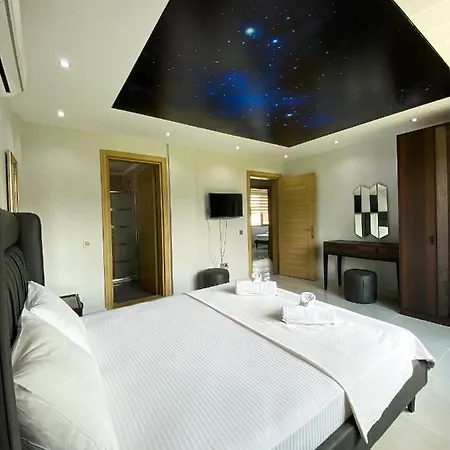 Villa Sapanca 'da Isitmali Kapali Yuezme Havuzlu Korunakli 3+1 Ultra Konforlu Sakarya (Marmara)