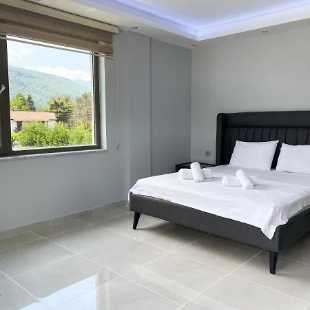 Villa Sapanca 'da Isitmali Kapali Yuezme Havuzlu Korunakli 3+1 Ultra Konforlu
