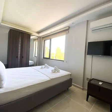 Sapanca 'da Isitmali Kapali Yuezme Havuzlu Korunakli 3+1 Ultra Konforlu