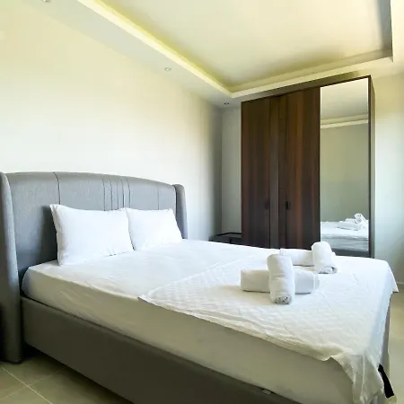 Sapanca 'da Isitmali Kapali Yuezme Havuzlu Korunakli 3+1 Ultra Konforlu * Sakarya (Marmara)