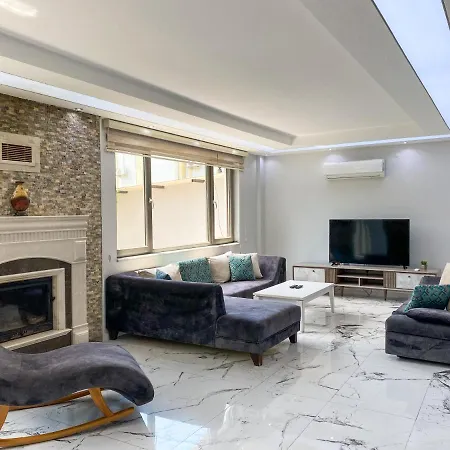 Villa Sapanca 'da Isitmali Kapali Yuezme Havuzlu Korunakli 3+1 Ultra Konforlu