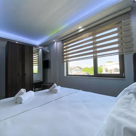 Villa Sapanca 'da Isitmali Kapali Yuezme Havuzlu Korunakli 3+1 Ultra Konforlu