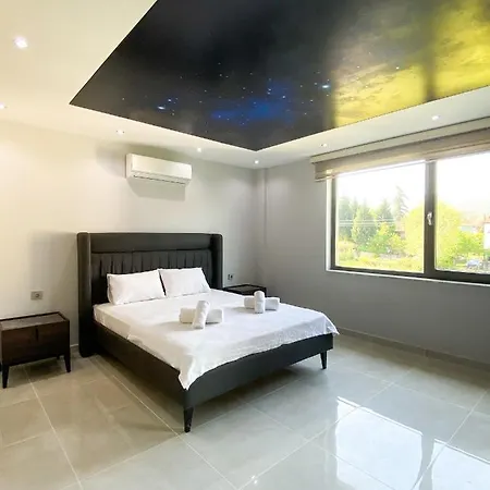 Villa Sapanca 'da Isitmali Kapali Yuezme Havuzlu Korunakli 3+1 Ultra Konforlu Sakarya (Marmara)
