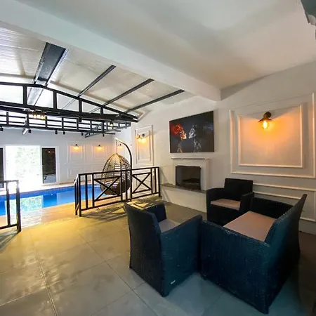 Villa Sapanca 'da Isitmali Kapali Yuezme Havuzlu Korunakli 3+1 Ultra Konforlu *