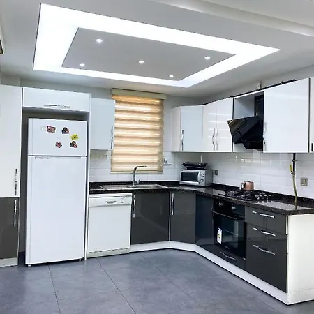 Villa Sapanca 'da Isitmali Kapali Yuezme Havuzlu Korunakli 3+1 Ultra Konforlu Sakarya (Marmara)