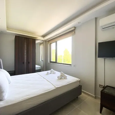 Sapanca 'da Isitmali Kapali Yuezme Havuzlu Korunakli 3+1 Ultra Konforlu * Sakarya (Marmara)